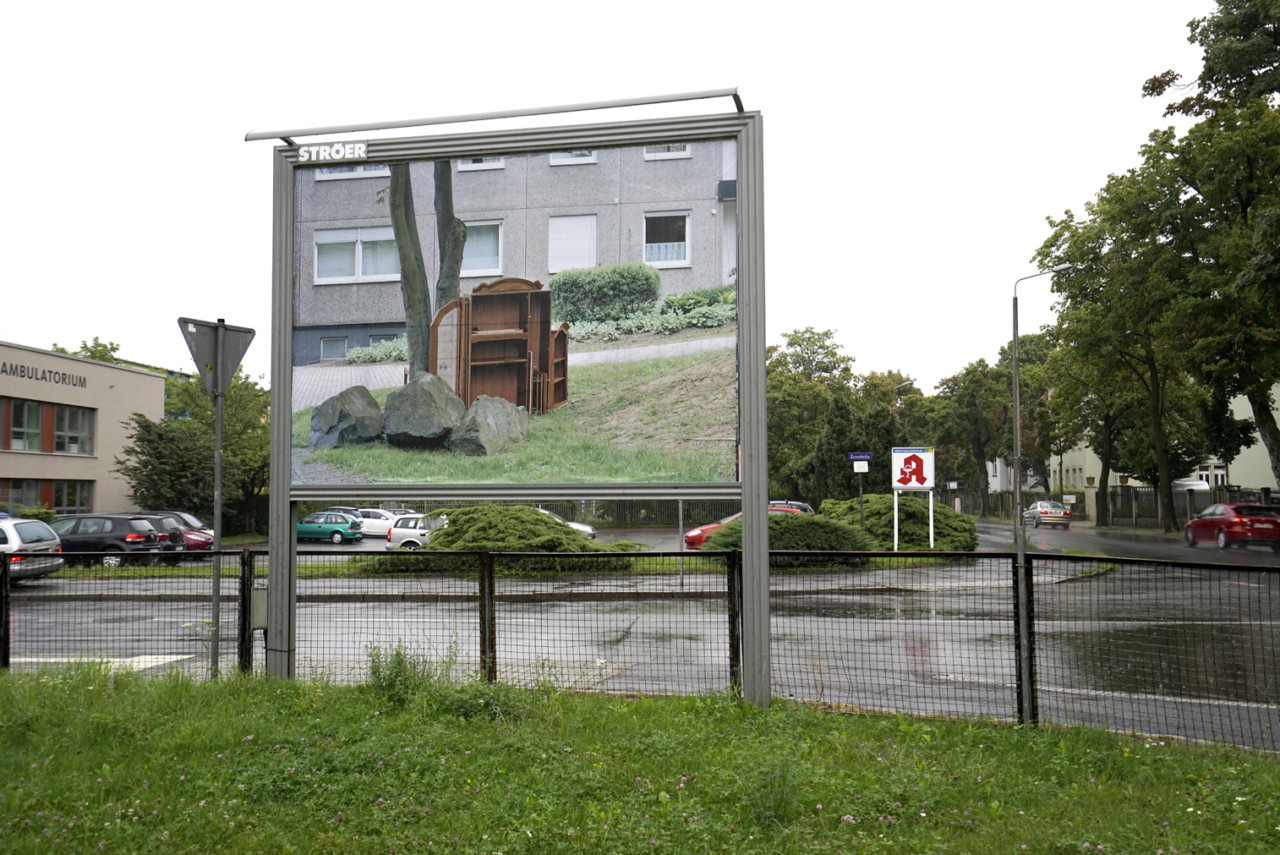 2 min ago - DUESSELDORF PHOTO PANELS DISPLA(Y)CED 2107